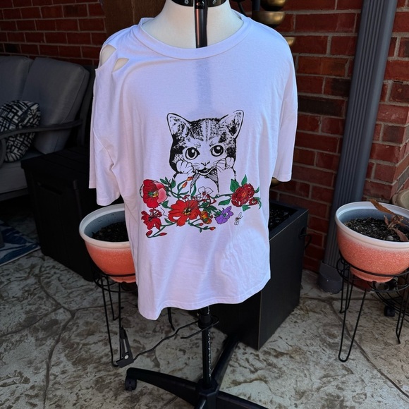 SHEIN White and Red Cat Face Tee Shirt 1X - Picture 3 of 7